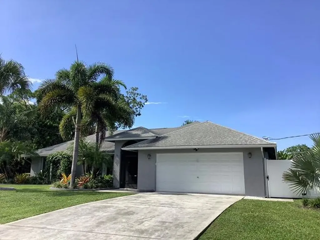 981 SE Atlantus Avenue Port St Lucie FL 34983