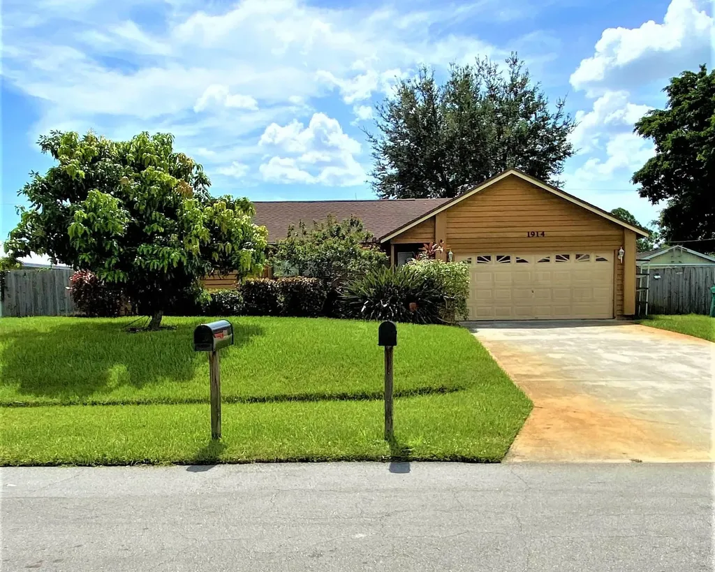 1914 SW Gold Lane Port St Lucie FL 34953