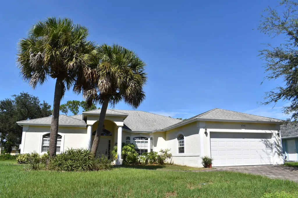 1045 SE Bywood Avenue Port St Lucie FL 34983