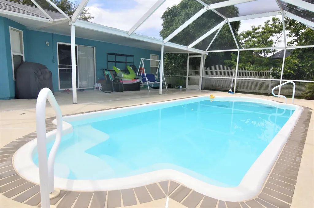 437 SW Parish Terrace Port St Lucie FL 34984