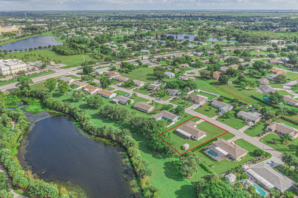 1672 SE Cascella Court Port St Lucie FL 34952
