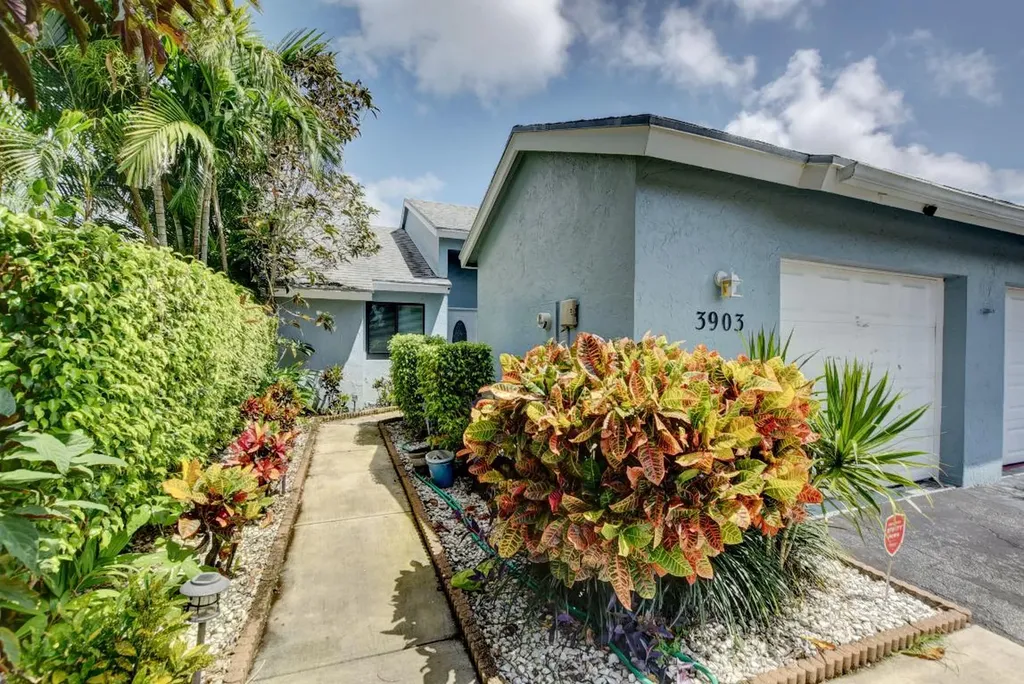 3903 Island Club Circle W Lake Worth FL 33462