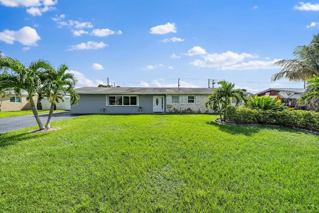 940 Woodland Avenue Haverhill FL 33415