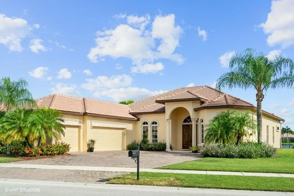 812 SW Saint Julien Court Port St Lucie FL 34986