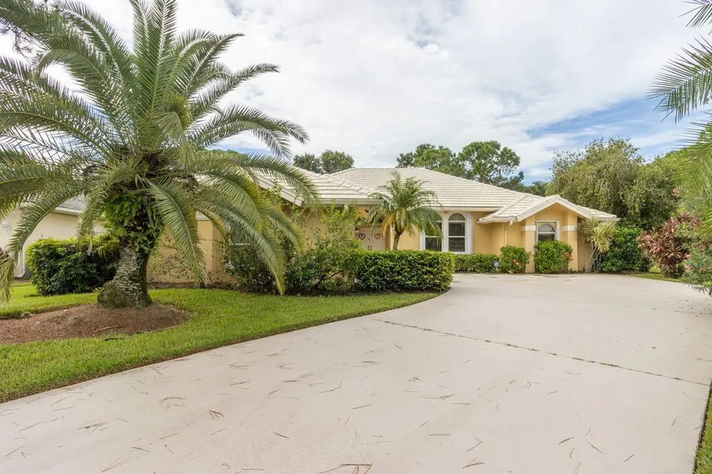 1523 SW Mockingbird Circle Port St Lucie FL 34986