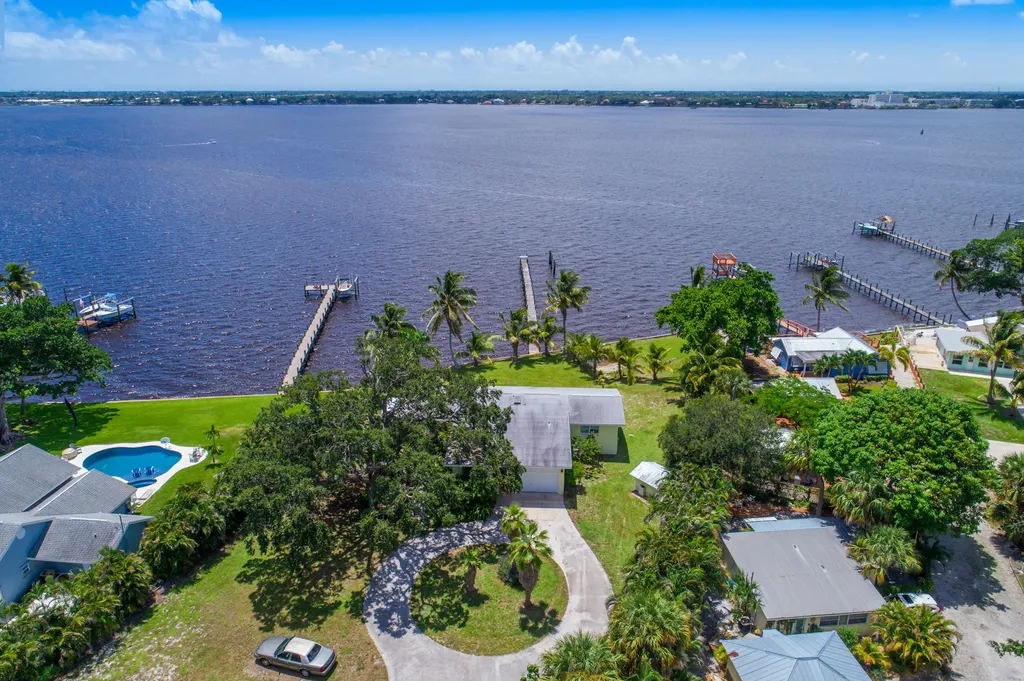 850 NE Ixora Drive Jensen Beach FL 34957