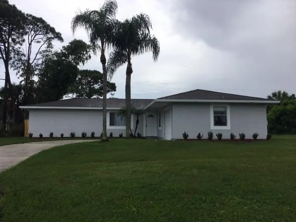 1362 SW Goodman Avenue Port St Lucie FL 34953
