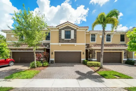 820 W Village Circle Davie FL 33325