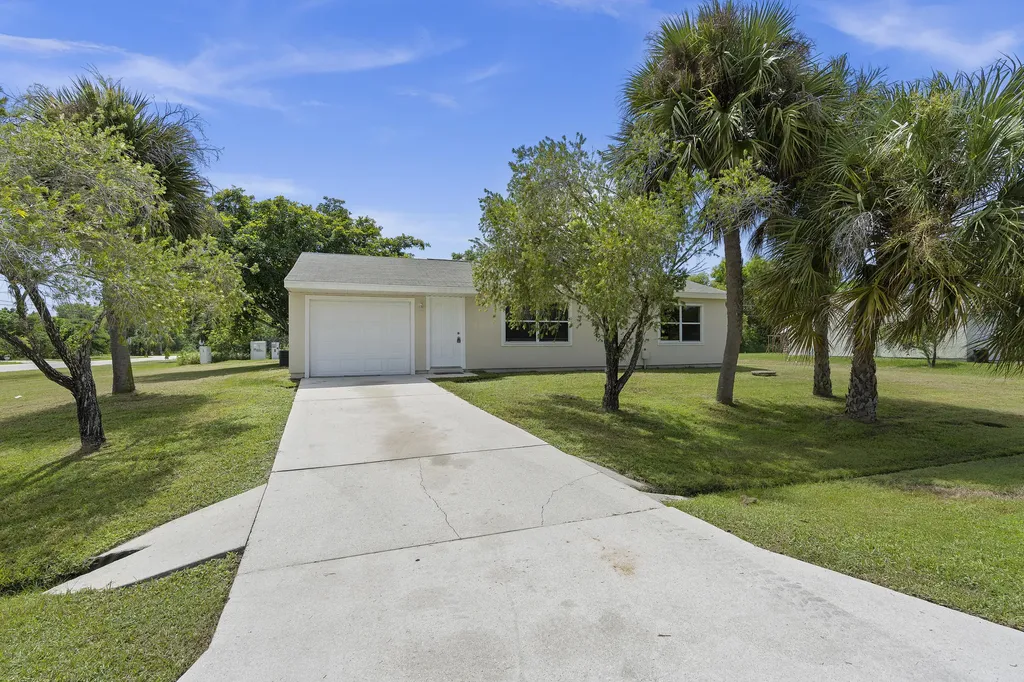 1896 SE Genaro Terrace Port St Lucie FL 34952