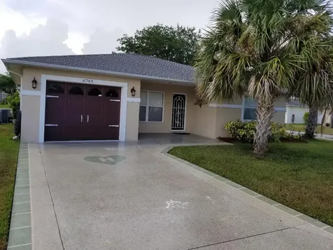 6743 Tulipan Fort Pierce FL 34951