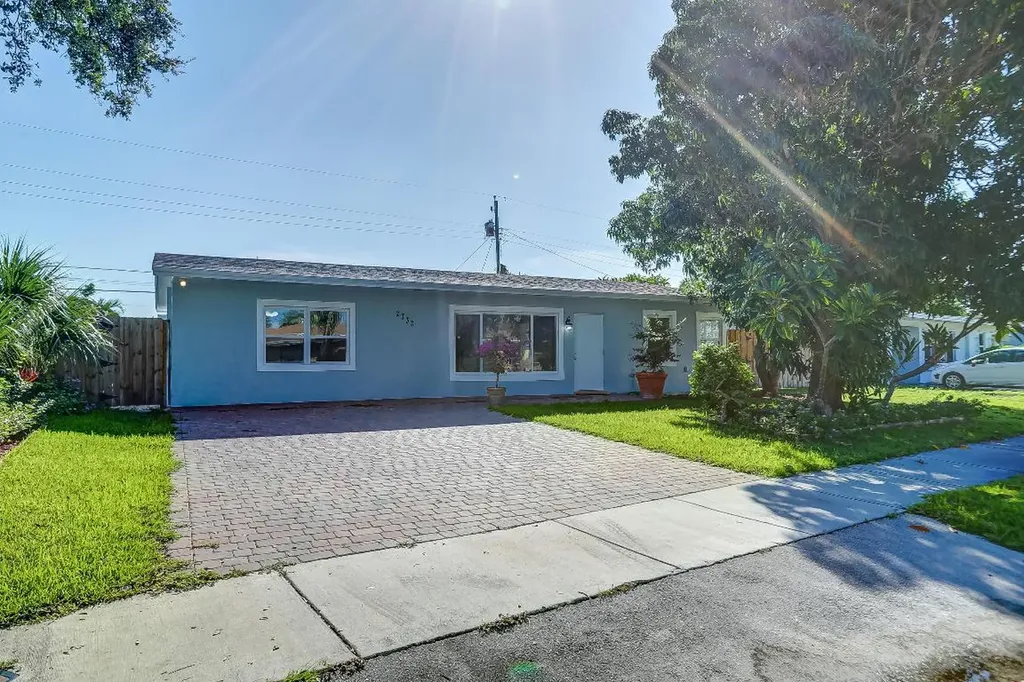 2730 NE 8th Avenue Pompano Beach FL 33064