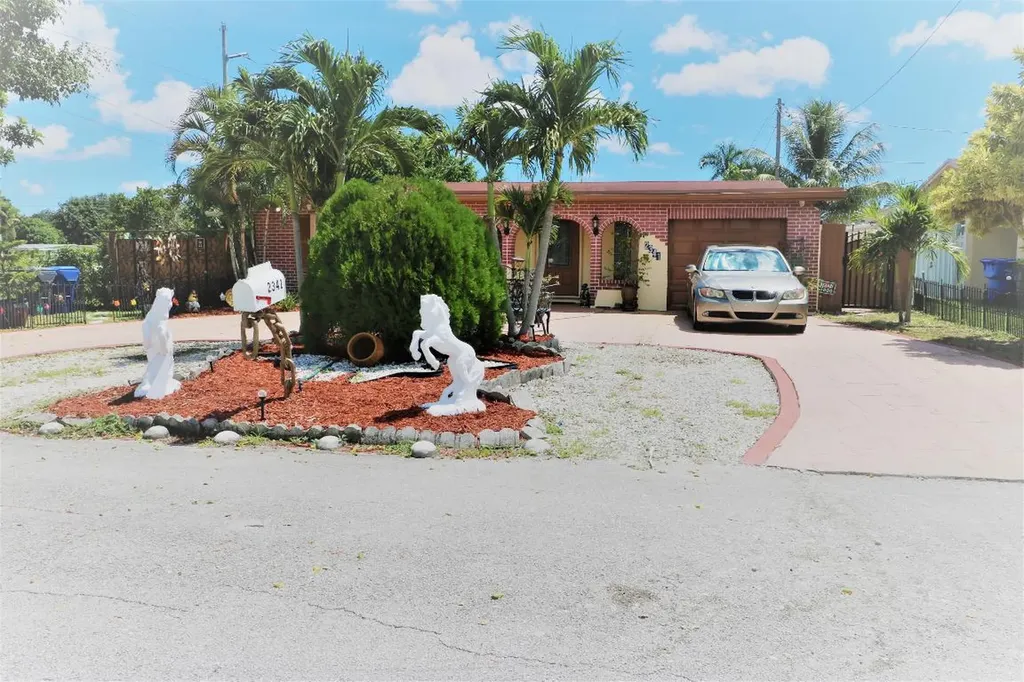 2341 N 67th Terrace Hollywood FL 33024