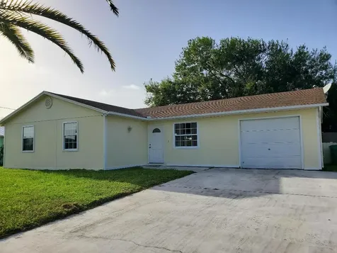 379 SW North Quick Circle Port St Lucie FL 34953