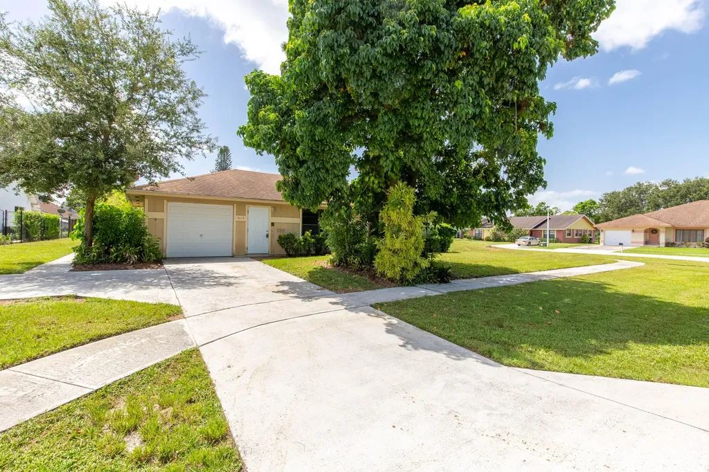 815 Peppertree Court Wellington FL 33414