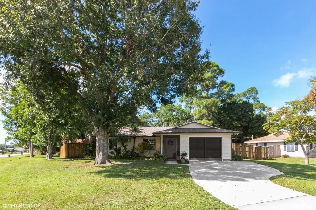 1402 SW Leisure Lane Port St Lucie FL 34953