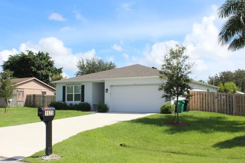 1925 SW Sunglow Street Port St Lucie FL 34953