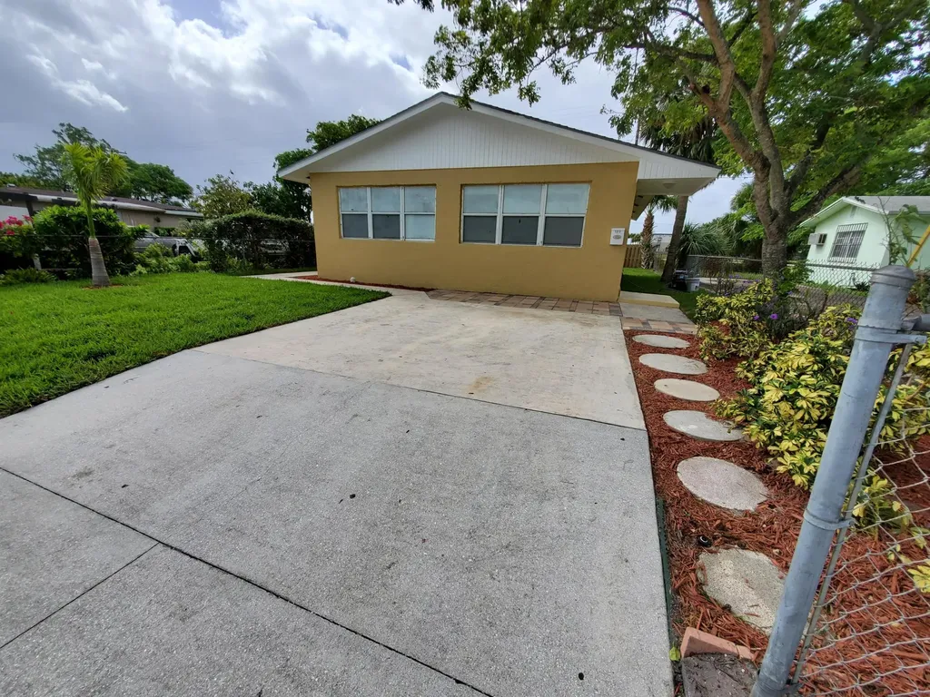 1273 W 23rd Street Riviera Beach FL 33404