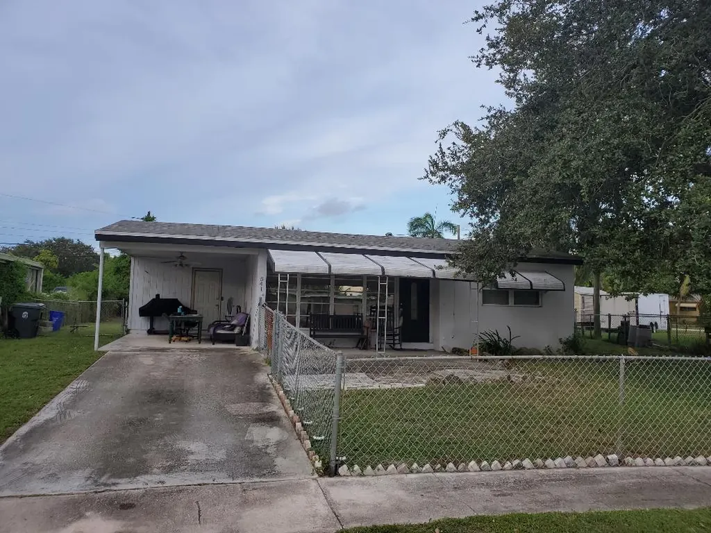 541 Sioux Road Lake Worth FL 33462