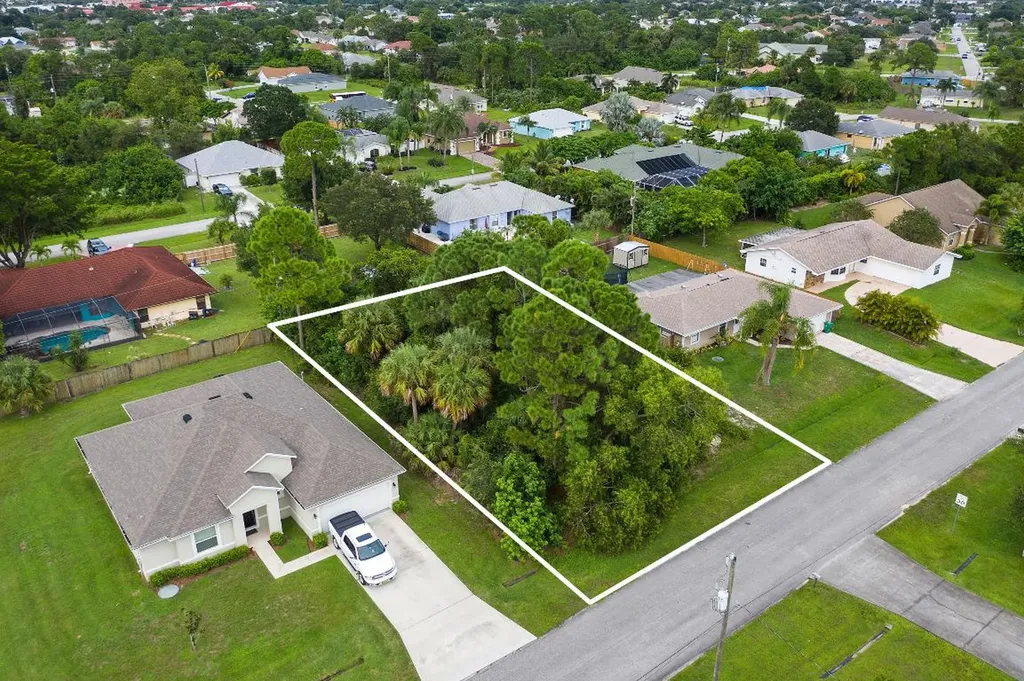 1085 SW Sudder Avenue Port St Lucie FL 34953