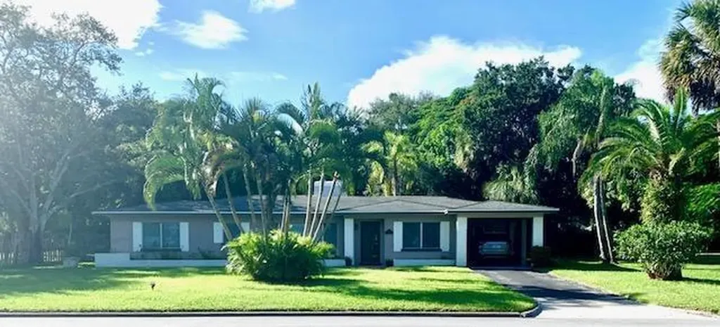 2025 Buena Vista Boulevard Vero Beach FL 32960
