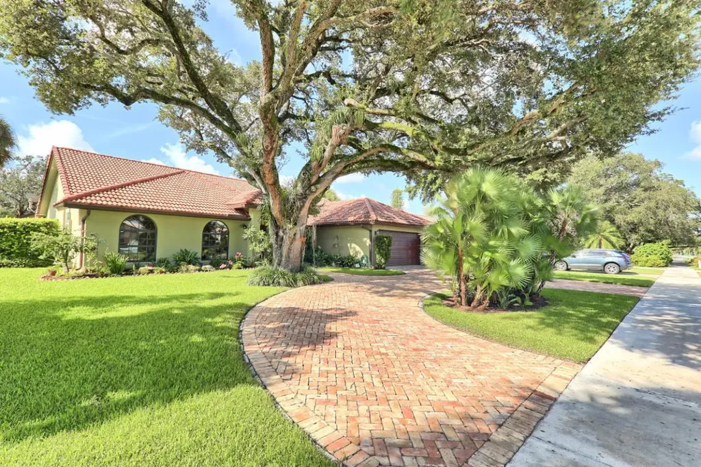 1070 NW 8th Street Boca Raton FL 33486
