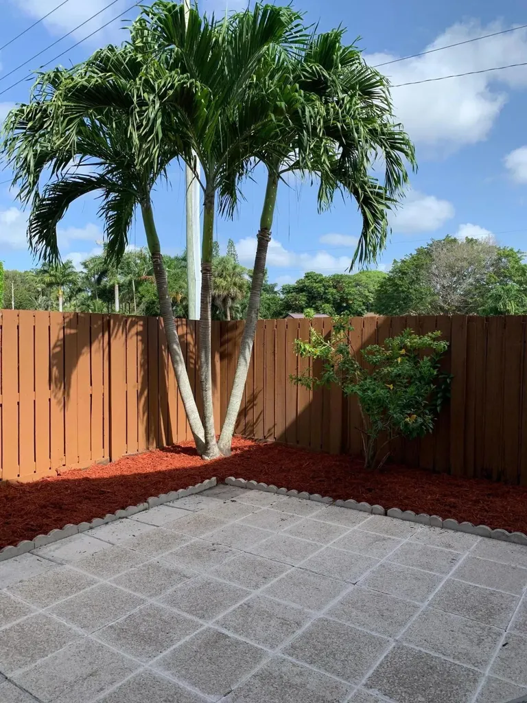 11 Springdale Circle Palm Springs FL 33461