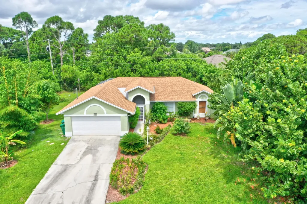 261 SW Glen Road Port St Lucie FL 34953