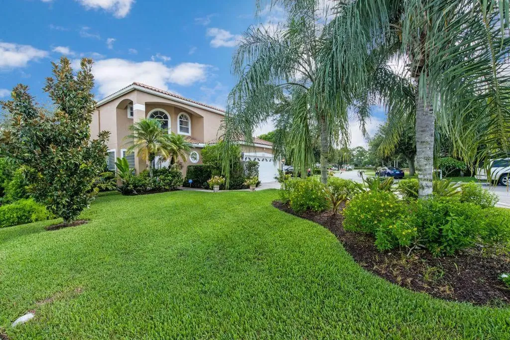 132 Woodlake Circle Greenacres FL 33463