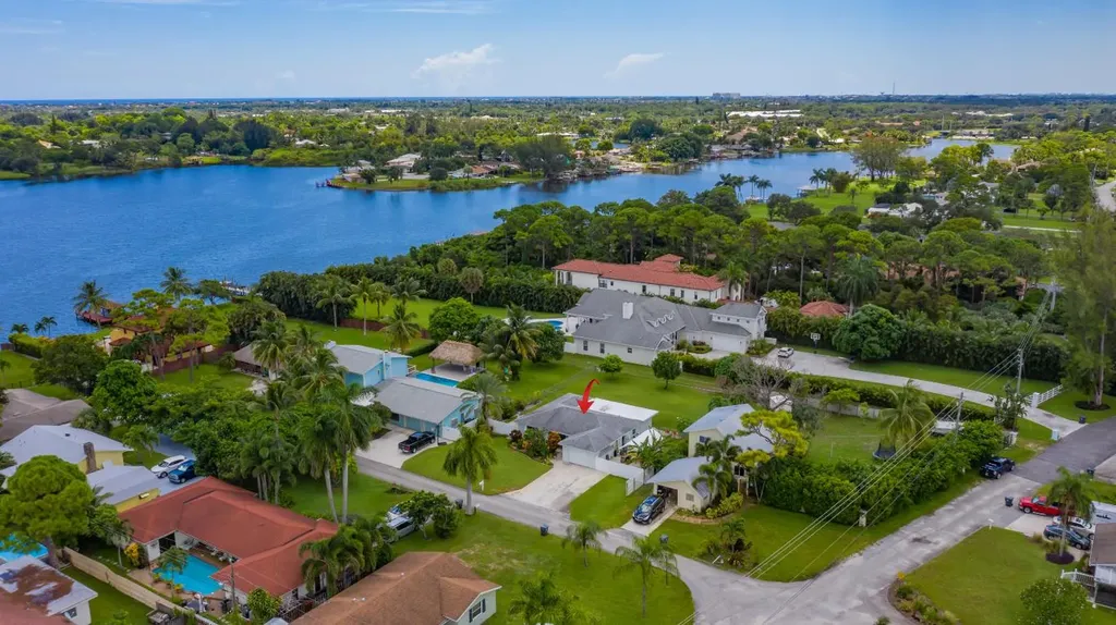 2472 Henrietta Court Lake Worth FL 33462