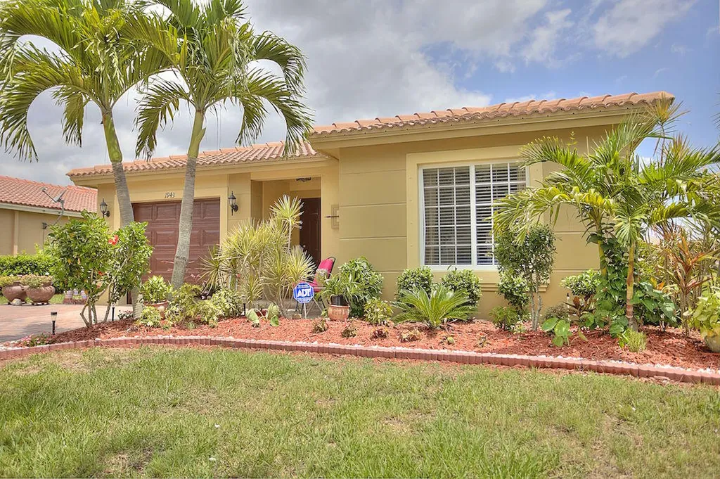 1943 SW Jamesport Drive Port St Lucie FL 34953