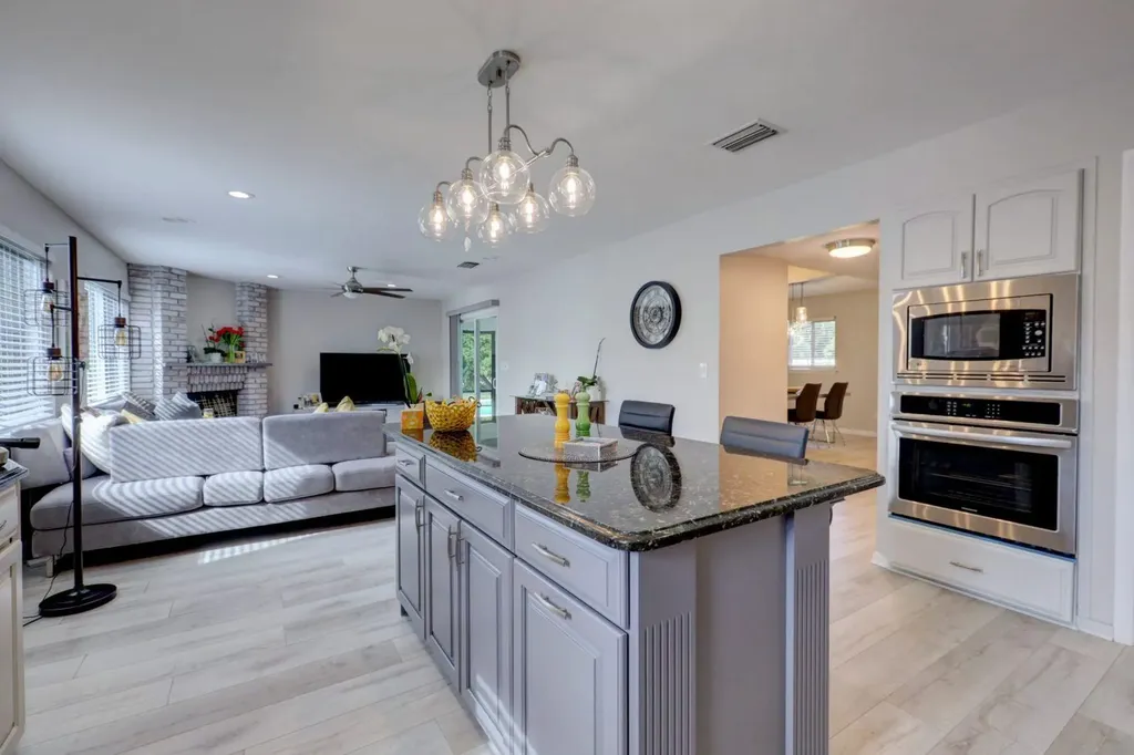 8121 SE Shiloh Terrace Hobe Sound FL 33455