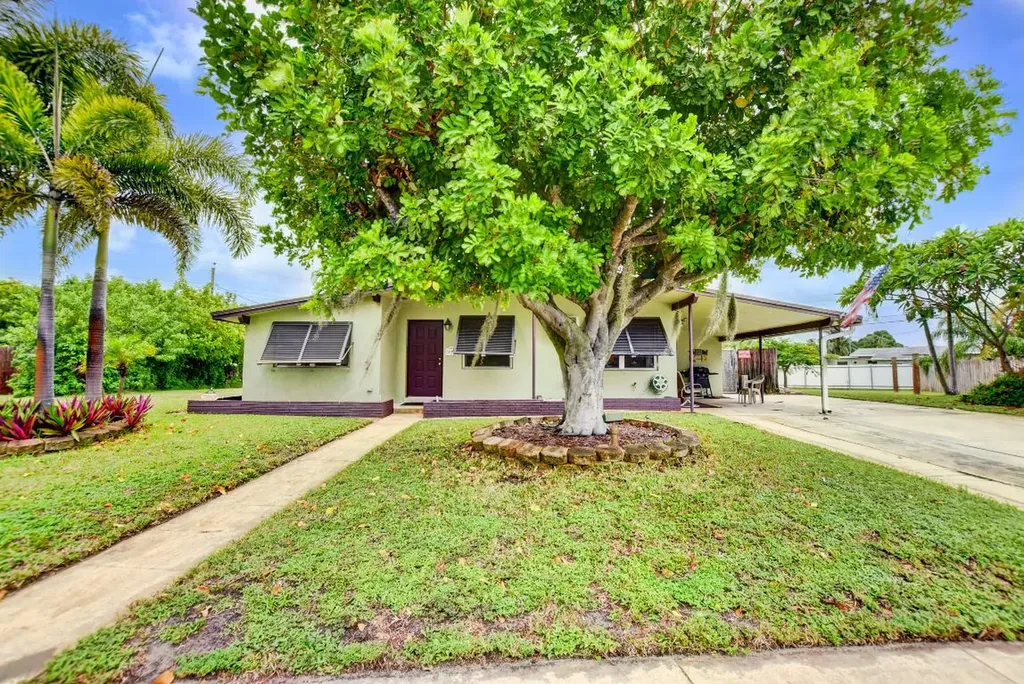 1037 W Jennings Street Lantana FL 33462