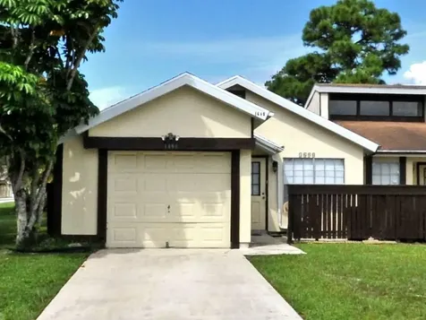 1698 SE Gainswood Court Port St Lucie FL 34952