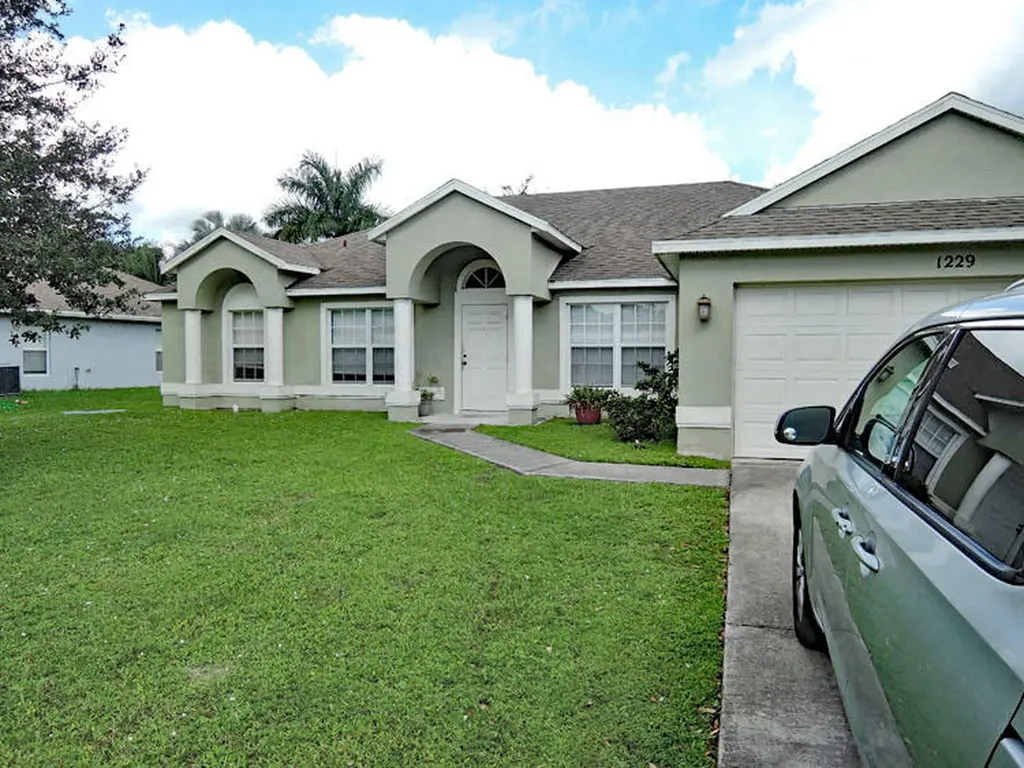1229 SW Alcantarra Boulevard Port St Lucie FL 34953