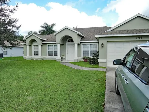 1229 SW Alcantarra Boulevard Port St Lucie FL 34953