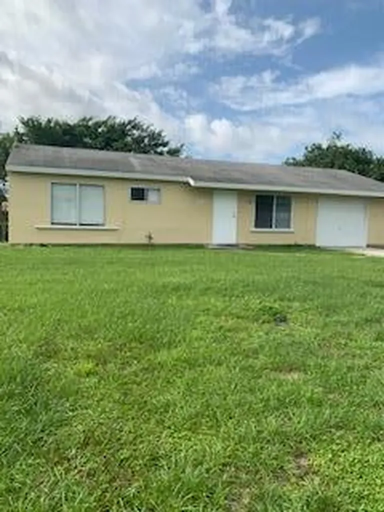 261 SW Bridgeport Drive Port St Lucie FL 34953