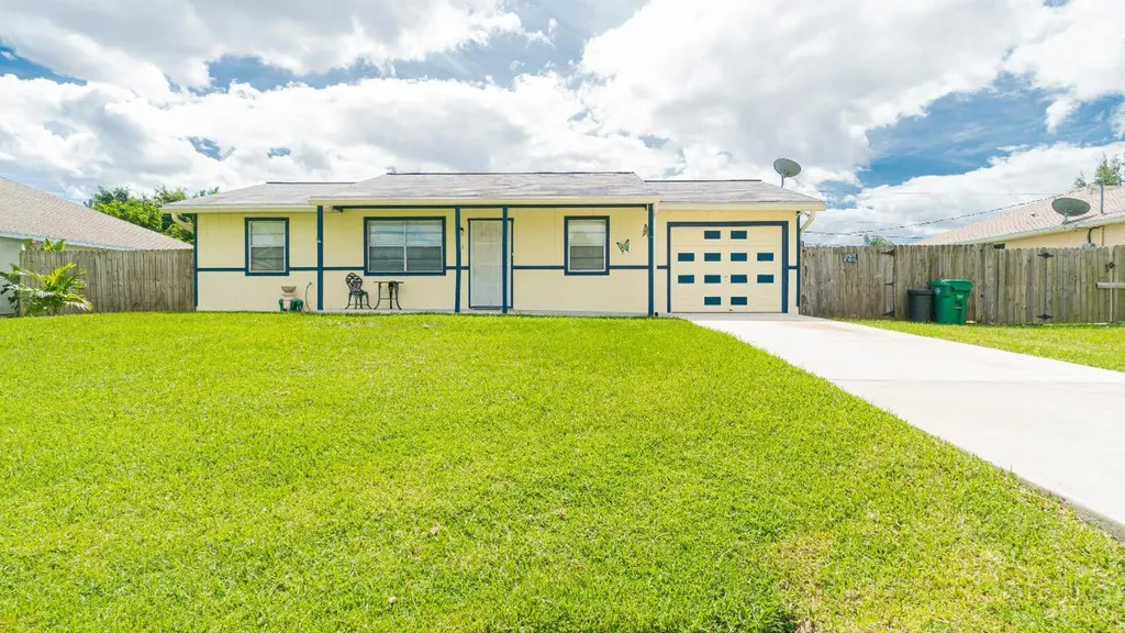 914 SW Fenway Road Port St Lucie FL 34953