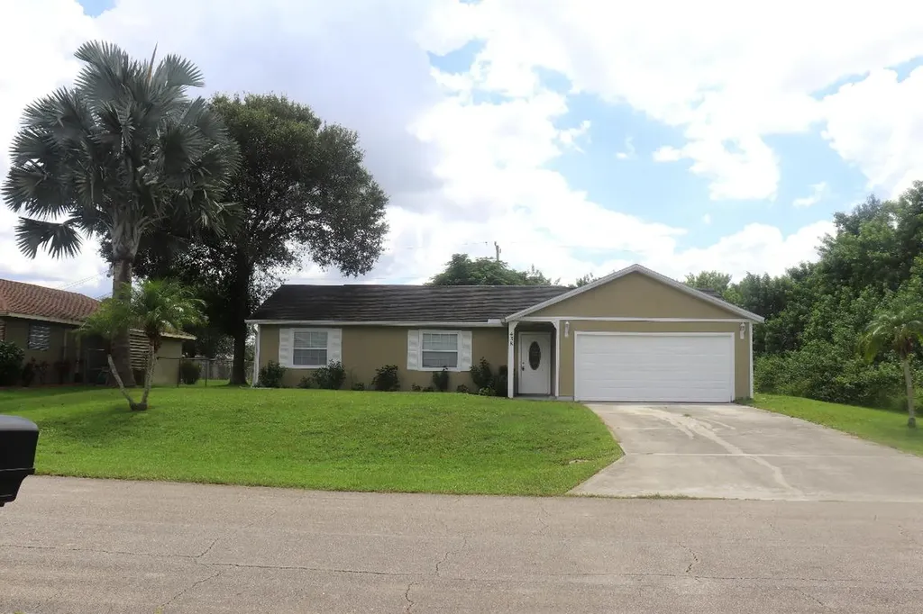 438 SW Cherryhill Road Port St Lucie FL 34953