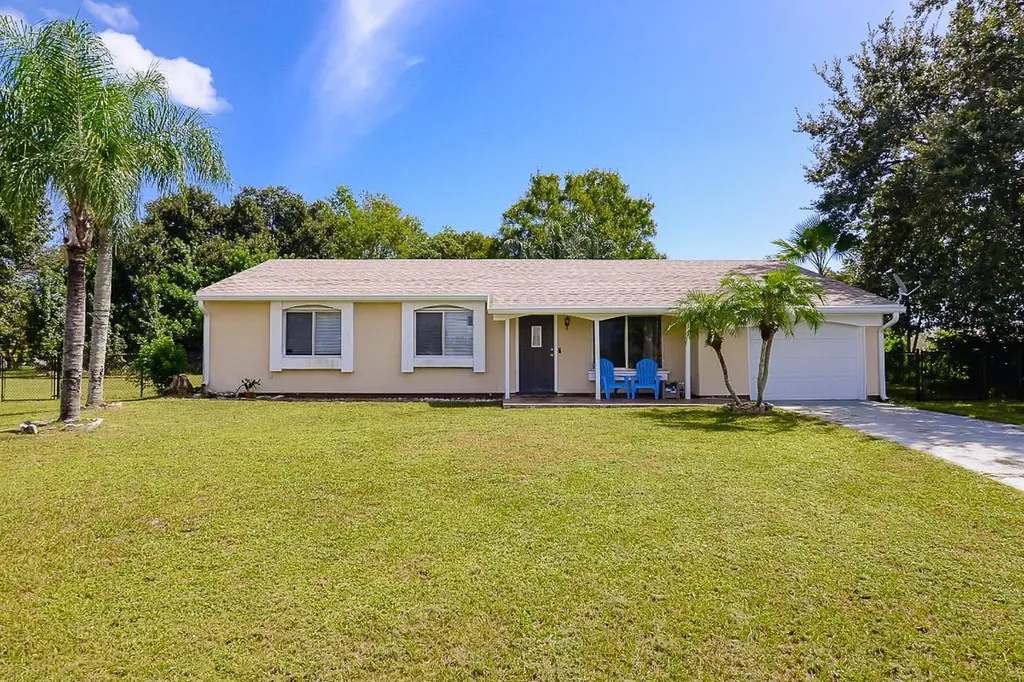 400 SW Ruffner Court Port St Lucie FL 34953