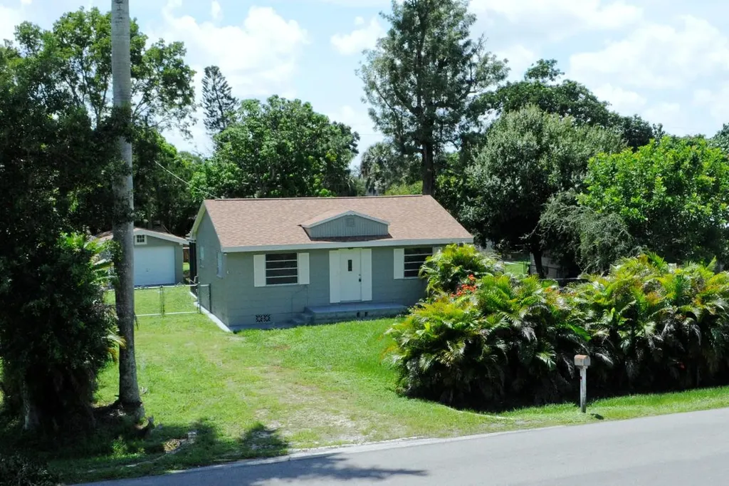 2038 Earl Road Fort Myers FL 33901