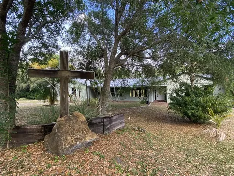 9205 SW Kansas Avenue Stuart FL 34997