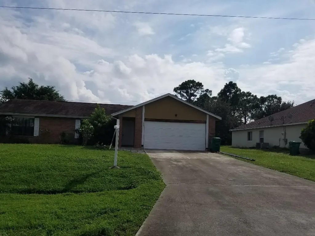 934 SW Longfellow Road Port St Lucie FL 34953