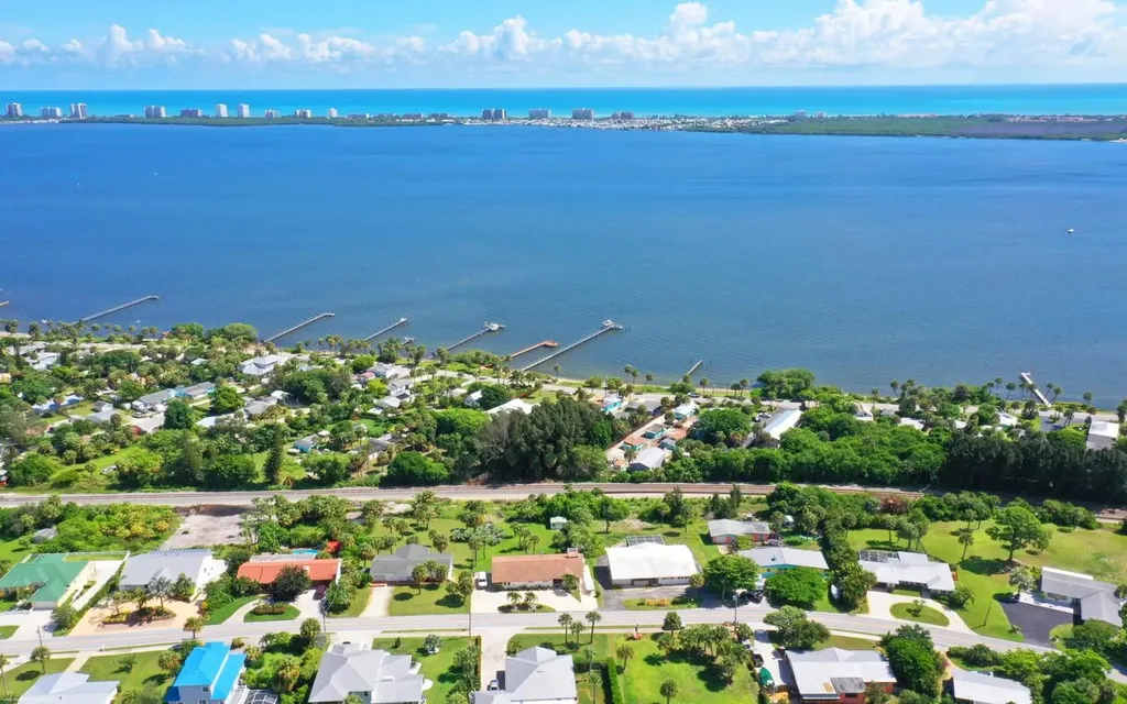 4203 NE Skyline Drive Jensen Beach FL 34957