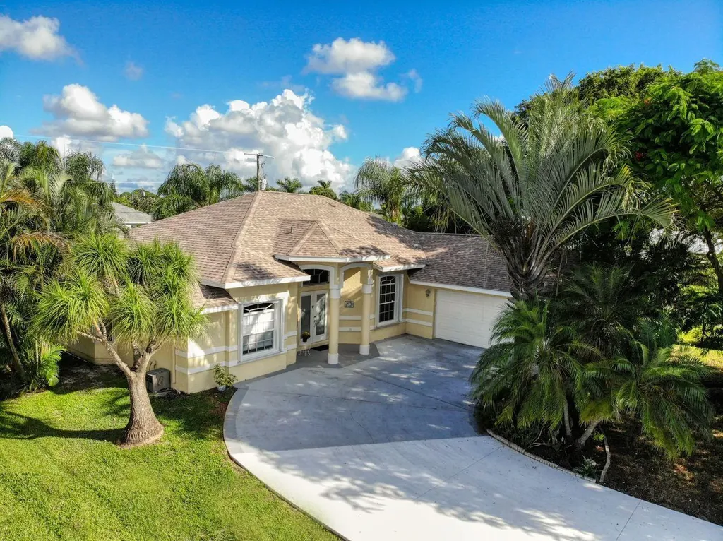 3358 SE East Snow Road Port St Lucie FL 34984