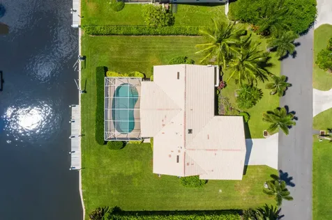 9066 SE Harbor Island Way Hobe Sound FL 33455