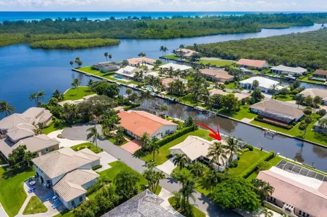 9066 SE Harbor Island Way Hobe Sound FL 33455