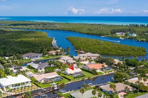 9066 SE Harbor Island Way Hobe Sound FL 33455