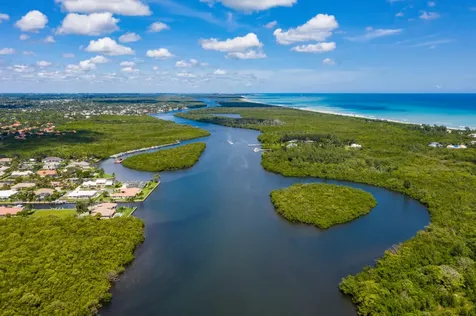 9066 SE Harbor Island Way Hobe Sound FL 33455