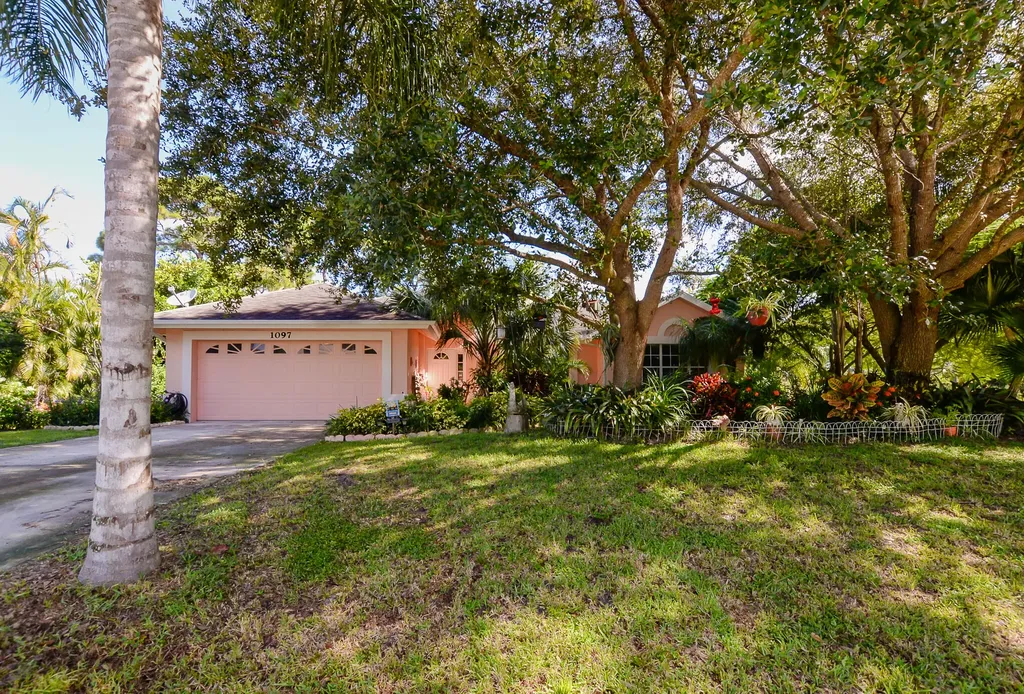 1097 SE Shakespeare Avenue Port St Lucie FL 34983