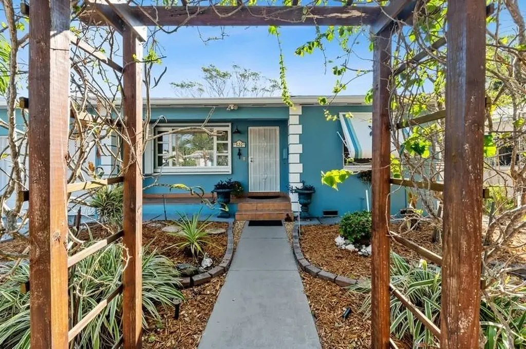 520 S M Street Lake Worth Beach FL 33460
